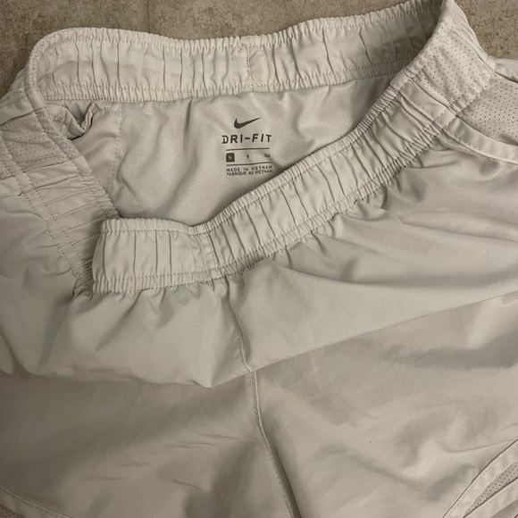 Brand new Nike shorts - Picture 4 of 5